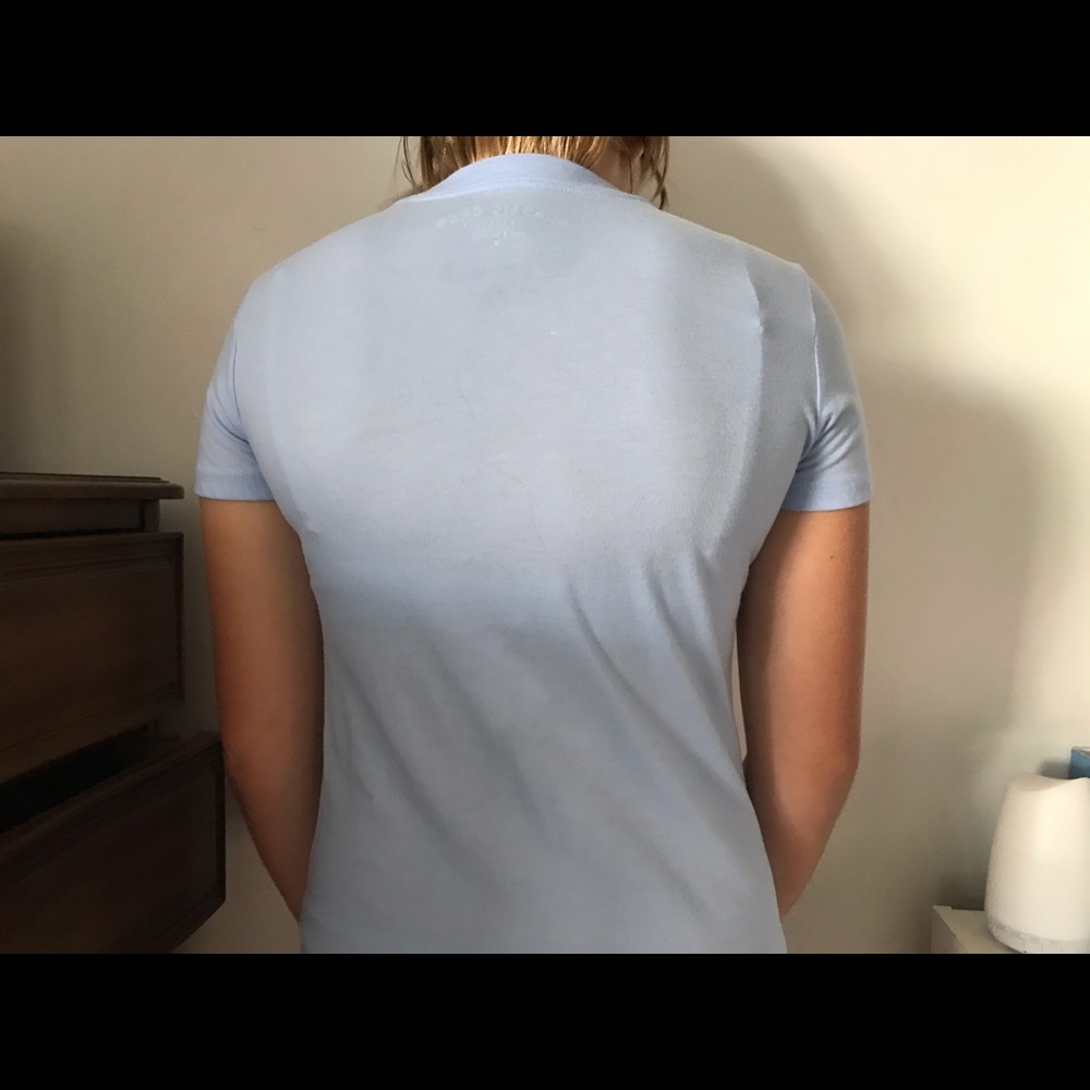 A simple basic tee - Picture 2 of 3